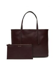 Calvin Klein Torebka Emblem Aop Small Tote LV04F3267G Bordowy. Czerwone torebki klasyczne damskie Calvin Klein, ze skóry, bez dodatków. Za 439.99 zł.