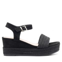 Sandały Jenny Fairy. Czarne sandały damskie Jenny Fairy, bez wzorów, bez obcasa, na koturnie, bez zapięcia. Za 139.99 zł.