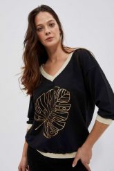 Bluza z dekoltem w serek i nadrukiem czarna. Czarne bluzy damskie MOODO, xs, bez wzorów, z bawełny, bez kaptura. W wyprzedaży za 54.99 zł.