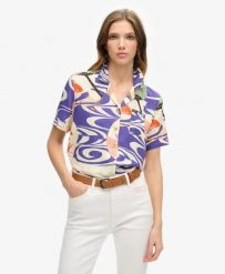 Superdry Koszula Beach Resort z nadrukiem, wiskoza – Ryusui Blue. Niebieskie koszule damskie Superdry, s, bez wzorów, z materiału, vintage, bez kołnierzyka, bez ramiączek. Za 268.30 zł.