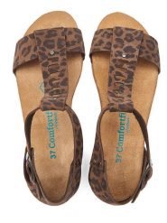 Comfortfusse Skórzane sandały w kolorze brązowym rozmiar: 36. Brązowe sandały damskie Comfortfüße, bez wzorów, z materiału, z otwartym noskiem, bez obcasa, bez zapięcia. Za 239.99 zł.