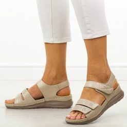 Beżowe sandały damskie Vinceza 85170. Brązowe sandały damskie VINCEZA, bez wzorów, z jeansu, bez obcasa, bez zapięcia. Za 129.00 zł.