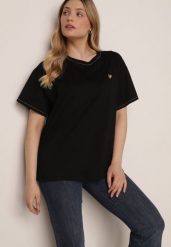 Czarny Bawełniany T-shirt z Serduszkiem i Ozdobnymi Łańcuszkami Jynorin. Czarne t-shirty damskie Born2be, l, z aplikacjami, z bawełny, bez kołnierzyka. Za 69.99 zł.