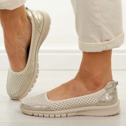 Beżowe ażurowe skórzane baleriny damskie Vinceza 95369. Brązowe balerinki damskie VINCEZA, w ażurowe wzory, z jeansu. W wyprzedaży za 161.10 zł.