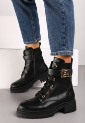 Czarne Płaskie Botki w Stylu Workerów z Paskiem i Metaliczną Klamrą Saivone. Czarne botki damskie Born2be, z jeansu, eleganckie, bez obcasa, na płaskiej podeszwie, bez zapięcia. Za 139.99 zł.