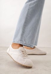 Beżowe Sneakersy z Imitacji Zamszu w Stylu Kultowych Tenisówek Aelliana. Brązowe obuwie sportowe damskie Born2be, z jeansu, bez zapięcia, tenisowe. Za 89.99 zł.