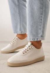 Beżowe Wsuwane Tenisówki z Perforacją i Podeszwą z Bieżnikiem Illanya. Brązowe obuwie sportowe damskie Born2be, bez wzorów, z jeansu, bez zapięcia. Za 69.99 zł.