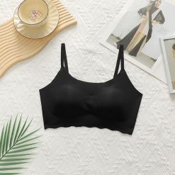 Biustonosz sportowy z pianki na treningi i codzienne aktywności Lyudmila. Szare biustonosze sportowe damskie Intica, bez wzorów, z tkaniny. W wyprzedaży za 79.00 zł.