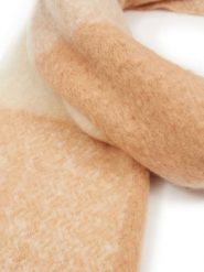 Orsay Szal w kolorze beżowym rozmiar: onesize. Brązowe szaliki damskie Orsay, bez wzorów, z materiału. Za 73.76 zł.