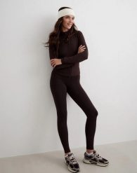 Damskie legginsy ocieplane Petite kakaowe. Brązowe legginsy damskie Aim'n, xs, bez wzorów, z elastanu, z podwyższonym stanem, do biegania. Za 350.00 zł.