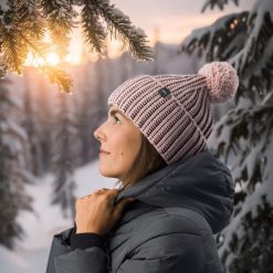 Czapka Eisbar Ronda Pompon MÜ. Czerwone czapki damskie Eisbär, bez wzorów, z materiału. Za 249.90 zł.