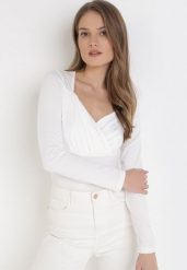 Biała Bluzka Phylys. Białe bluzki damskie Born2be, m, bez wzorów, z dzianiny, bez kołnierzyka, bez ramiączek. Za 84.99 zł.