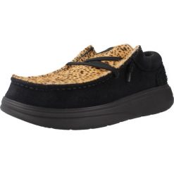 Buty HEY DUDE WENDY X LUXE Nadruk zwierzęcy. Obuwie trekkingowe damskie Hey dude, ze skóry, bez zapięcia. Za 304.99 zł.