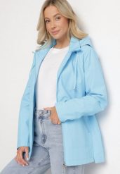 Jasnoniebieska Kurtka Typu Wiatrówka z Odpinanym Kapturem Ndivoria. Niebieskie kurtki sportowe damskie Born2be, l, bez wzorów, z jeansu. Za 179.99 zł.