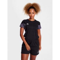 Koszulka damska Hummel Travel. Czarne koszulki damskie Hummel, bez wzorów, bez kołnierzyka, bez ramiączek. Za 127.50 zł.