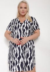 Granatowo-Biała Rozkloszowana Sukienka z Dekoltem w Serek Vikisora. Niebieskie sukienki damskie Born2be, bez wzorów, z materiału, bez ramiączek. Za 109.99 zł.