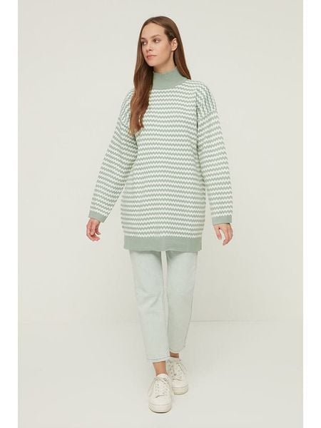 Trendyol Sweter w kolorze biało-zielonym rozmiar: L/XL. Białe swetry klasyczne damskie Trendyol, l, bez kołnierzyka. Za 60.99 zł.