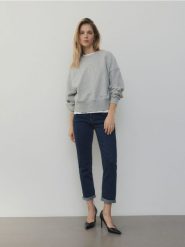Jeansy boyfriend slim - granatowy. Niebieskie jeansy damskie Reserved. W wyprzedaży za 69.99 zł.