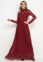 Bordowa Rozkloszowana Sukienka z Koronki ze Stójką i Gumką w Talii Delaviae. Czerwone sukienki damskie Born2be, bez wzorów, z koronki, eleganckie, bez ramiączek. W wyprzedaży za 95.99 zł.