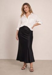 Czarna Satynowa Spódnica o Rozkloszowanym Kroju Dapsper. Czarne spódnice damskie Born2be, na co dzień, xl, bez wzorów, z satyny, eleganckie, maxi. Za 139.99 zł.