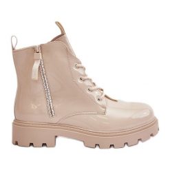 Lakierowane Botki Workery Damskie Ocieplane Z Napisami Beżowe Zinfreya beżowy. Brązowe botki damskie z lakierowanej skóry, eleganckie, bez obcasa, bez zapięcia. Za 180.18 zł.