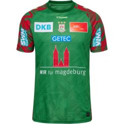 Koszulka domowa FC Magdeburg 2025/26. Zielone bluzki damskie Hummel, bez wzorów, sportowe, bez kołnierzyka, bez ramiączek. Za 380.50 zł.