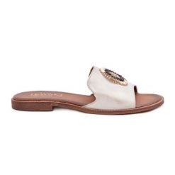 Lewski Shoes Skórzane Klapki Z Ozdobą Na Płaskim Obcasie Lewski 3047/O Złoty Przecierany. Żółte klapki damskie z aplikacjami, ze skóry, bez obcasa, na płaskiej podeszwie, bez zapięcia. Za 432.39 zł.