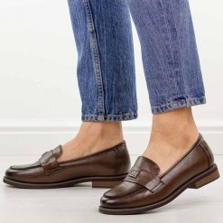 Czekoladowe skórzane mokasyny damskie Potocki 19465. Brązowe mokasyny damskie POTOCKI, na jesień, z jeansu, z okrągłym noskiem, bez obcasa. Za 229.00 zł.