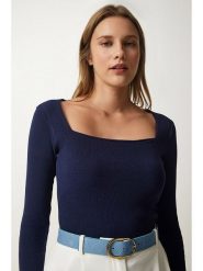 Trendyol Koszulka w kolorze granatowym rozmiar: S/M. Niebieskie bluzki damskie Trendyol, m, bez wzorów, bez kołnierzyka, bez ramiączek. Za 77.95 zł.