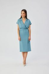 Elegancka sukienka z kołnierzem niebieska. Niebieskie sukienki damskie Sukienki.shop, bez wzorów, z elastanu, biznesowe, bez ramiączek. Za 349.00 zł.
