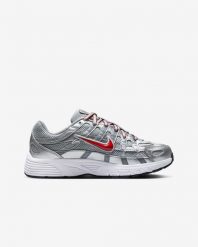 NIKE P-6000 Buty do biegania damskie. Szare obuwie sportowe damskie Nike, z syntetyku, bez zapięcia, do biegania. Za 249.99 zł.