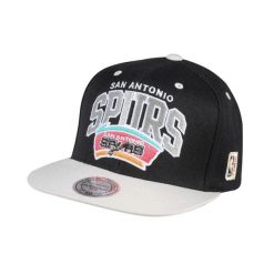 Czapka San Antonio Spurs. Czarne czapki z daszkiem damskie Mitchell & Ness, bez wzorów. Za 225.00 zł.