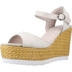 Sandały LUMBERJACK SW57906 003 Biały. Białe sandały damskie Lumberjack, bez wzorów, ze skóry, bez obcasa, bez zapięcia. Za 160.99 zł.