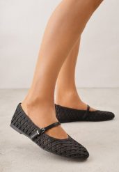Czarne Balerinki z Ażurowym Wzorem i Paskiem Astethera. Czarne balerinki damskie Renee, w ażurowe wzory, z jeansu. Za 119.99 zł.