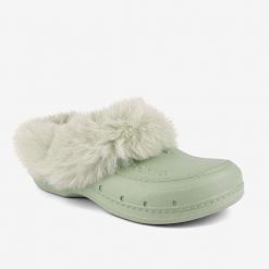 Damskie klapki zimowe Coqui Husky - ocieplane, z futerkiem boa. Brązowe klapki damskie Coqui, bez wzorów, z materiału, bez obcasa, bez zapięcia. Za 134.99 zł.