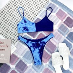 Strój kąpielowy dwuczęściowy z wysokiej jakości materiałów na plażę i basen Everarda. Bikini Intica, bez wzorów, z materiału. Za 109.00 zł.