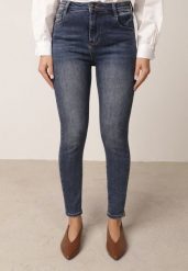 Niebieskie Jeansy Bawełniane Dopasowane Skinny z Wysokim Stanem Enolia. Niebieskie jeansy damskie Born2be, bez wzorów, z bawełny, z podwyższonym stanem. Za 129.99 zł.