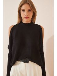 Cool and sexy Sweter w kolorze czarnym rozmiar: onesize. Czarne swetry klasyczne damskie Cool and sexy, ze splotem, bez kołnierzyka. Za 79.40 zł.