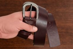 Beltimore skórzany damski pasek do spodni 4 cm burgundowy A72 : Kolory - fioletowy, Rozmiar pasków - r.95-110 cm. Czerwone paski damskie bez wzorów. Za 59.99 zł.