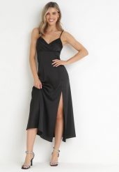 Czarna Sukienka Maxi na Ramiączkach z Głębokim Dekoltem Issabelle. Czarne sukienki damskie Born2be, bez wzorów, bez ramiączek. Za 109.99 zł.