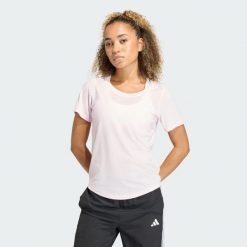 Koszulka Workout Essentials Scoop Neck. Czerwone koszulki damskie Adidas, bez wzorów, bez kołnierzyka, bez ramiączek. Za 109.00 zł.