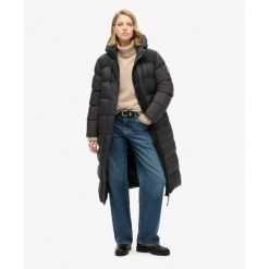 Długa pikowana kurtka z ripstopu. Czarne kurtki damskie Superdry, bez wzorów, bez kaptura. W wyprzedaży za 688.90 zł.