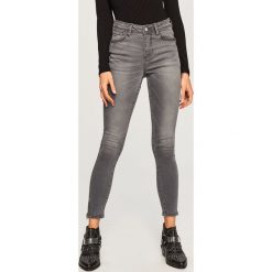 Jeansy slim fit - Jasny szar. Szare jeansy damskie Reserved. Za 99.99 zł.