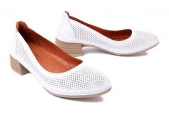 ARTIKER RELAKS 52C0613 biały, półbuty damskie. Białe czółenka damskie Artiker Relaks, bez wzorów, ze skóry, bez obcasa, na obcasie. Za 167.94 zł.