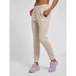 Damski stożkowy kombinezon do joggingu Hummel hmlLegacy. Białe kombinezony damskie Hummel, xl, bez wzorów, z dresówki, eleganckie, bez kołnierzyka, bez ramiączek. Za 127.45 zł.
