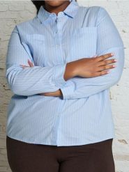 Koszula w paski - błękitny. Niebieskie koszule damskie Sinsay, l, bez wzorów, bez kołnierzyka, plus size, bez ramiączek. Za 49.99 zł.