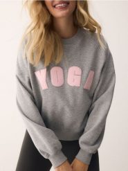 Bawełniana bluza z napisem - jasnoszary. Szare bluzy damskie Reserved, l, bez wzorów, z bawełny, bez kaptura. W wyprzedaży za 59.99 zł.