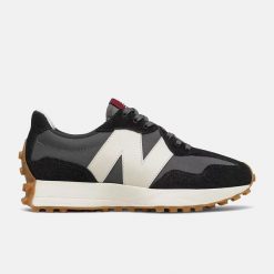 Buty Kobieta New Balance 327 czarny. Czarne obuwie sportowe damskie New Balance, z gumy, bez zapięcia, trekkingowe. Za 867.00 zł.