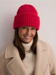 Czapka beanie z domieszką wełny - fioletowy. Fioletowe czapki damskie Reserved, bez wzorów, z wełny. W wyprzedaży za 45.99 zł.