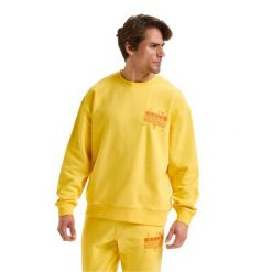 Bluza DIADORA SWEATSHIRT CREW MANIFESTO XXL. Żółte bluzy damskie Diadora, s, bez wzorów, z bawełny, bez kaptura. Za 129.99 zł.